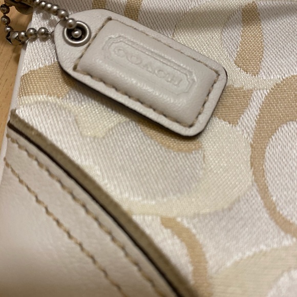 Coach wristlet - Picture 5 of 7